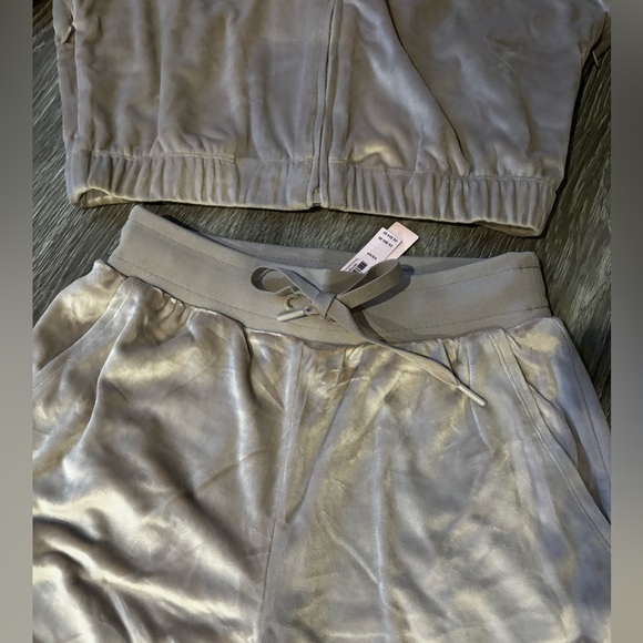 NWT - Victoria Secret Velour Set - Picture 7 of 12